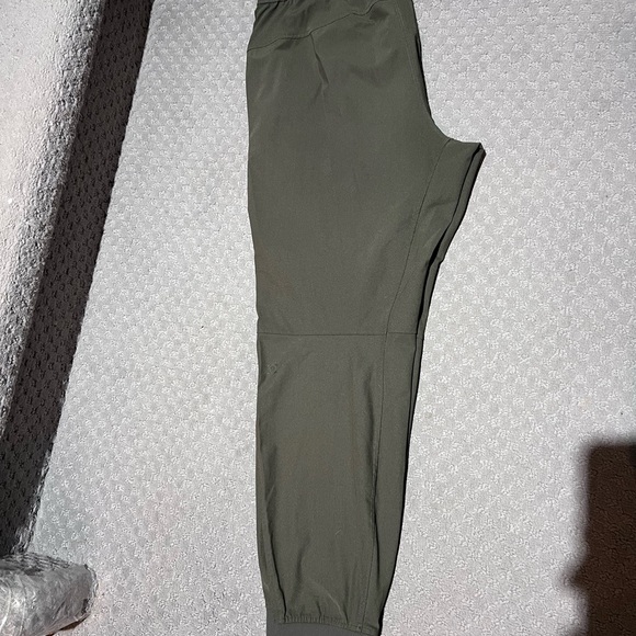 Lululemon men’s joggers - Picture 2 of 3